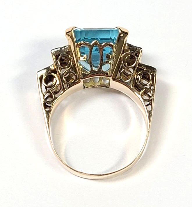 Vintage Yellow Gold Large 9 Carat Blue Topaz and Diamond Ring Size 7.25