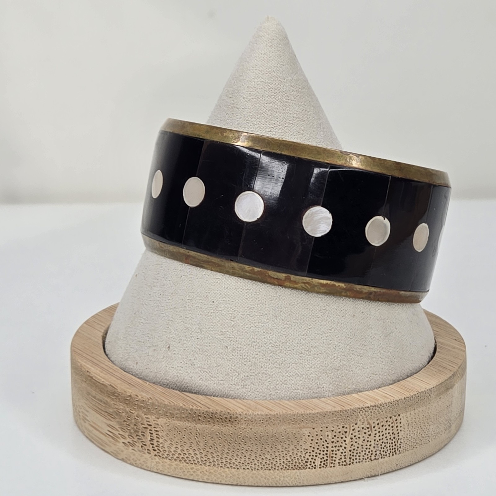 Vintage 8 Inch Gold Tone Metal Black Stone And White Shell Inlay Bangle Bracelet