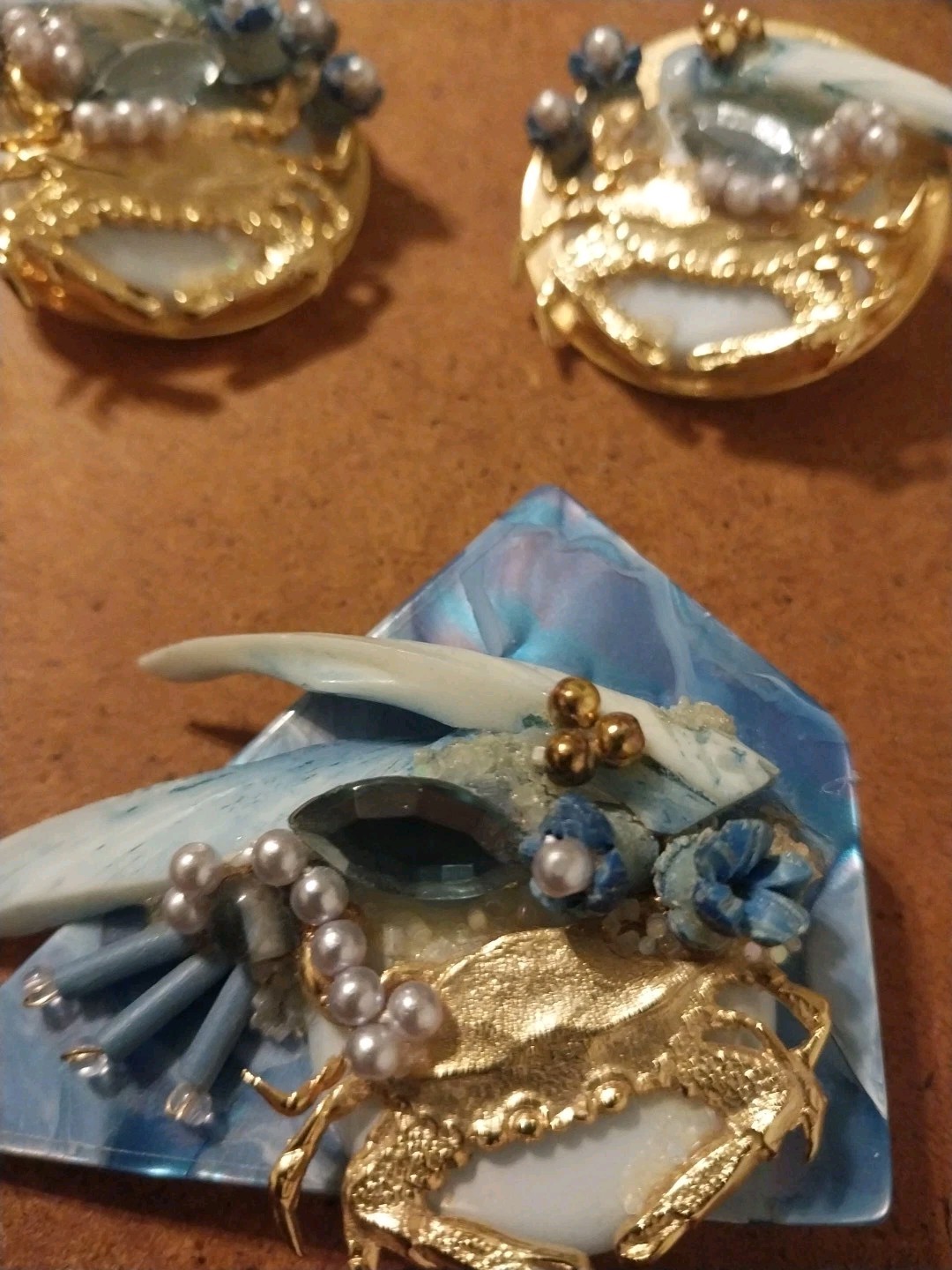 Unique Crab Earrings And Brooch Set Blue White Gold-tone Clip-On Earrings
