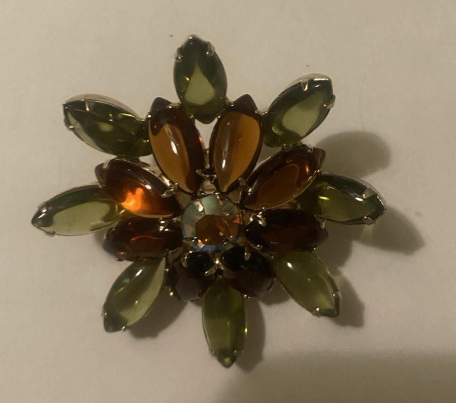 Vintage Style Green /brown Flower Resin Gem Brooch With Gold-Tone Backing