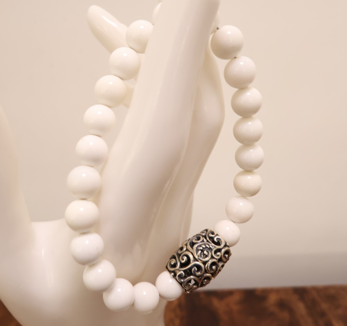Carolyn Pollack bracelet Relios white agate beads silver magnetic clasp 6.75in