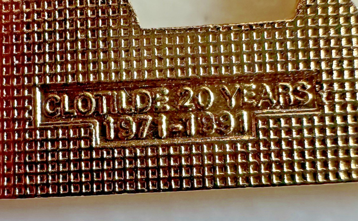 Vintage Clotilde Sewing Machine Brooch 1991 Enamel Figural Quilting Pin