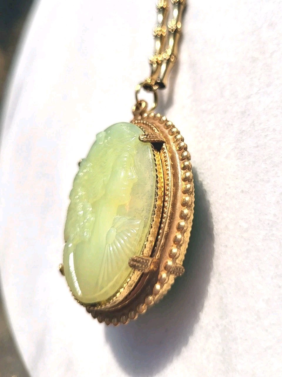 VINTAGE HASKELL 2 LADY CAMEO’S URANIUM GLASS PENDANT MONET BAMBOO NECKLACE OOAK