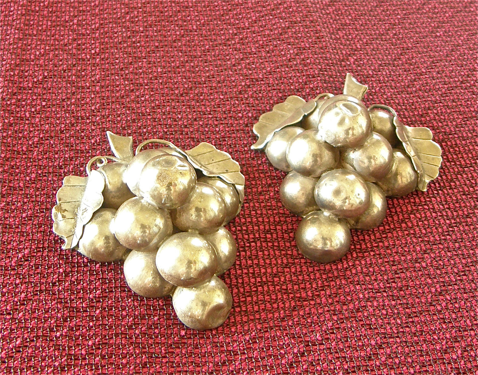 Vintage Set Of 2 Large Silver Mexican Mexico Bunch Of Grapes Brooch Pin 37 grms