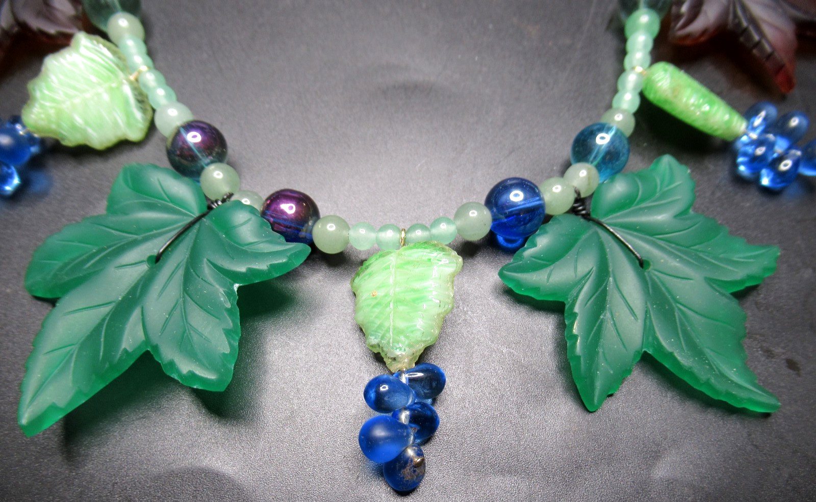 Amazing Jade & Glass Leaves Beaded Vintage Necklace Earring Set