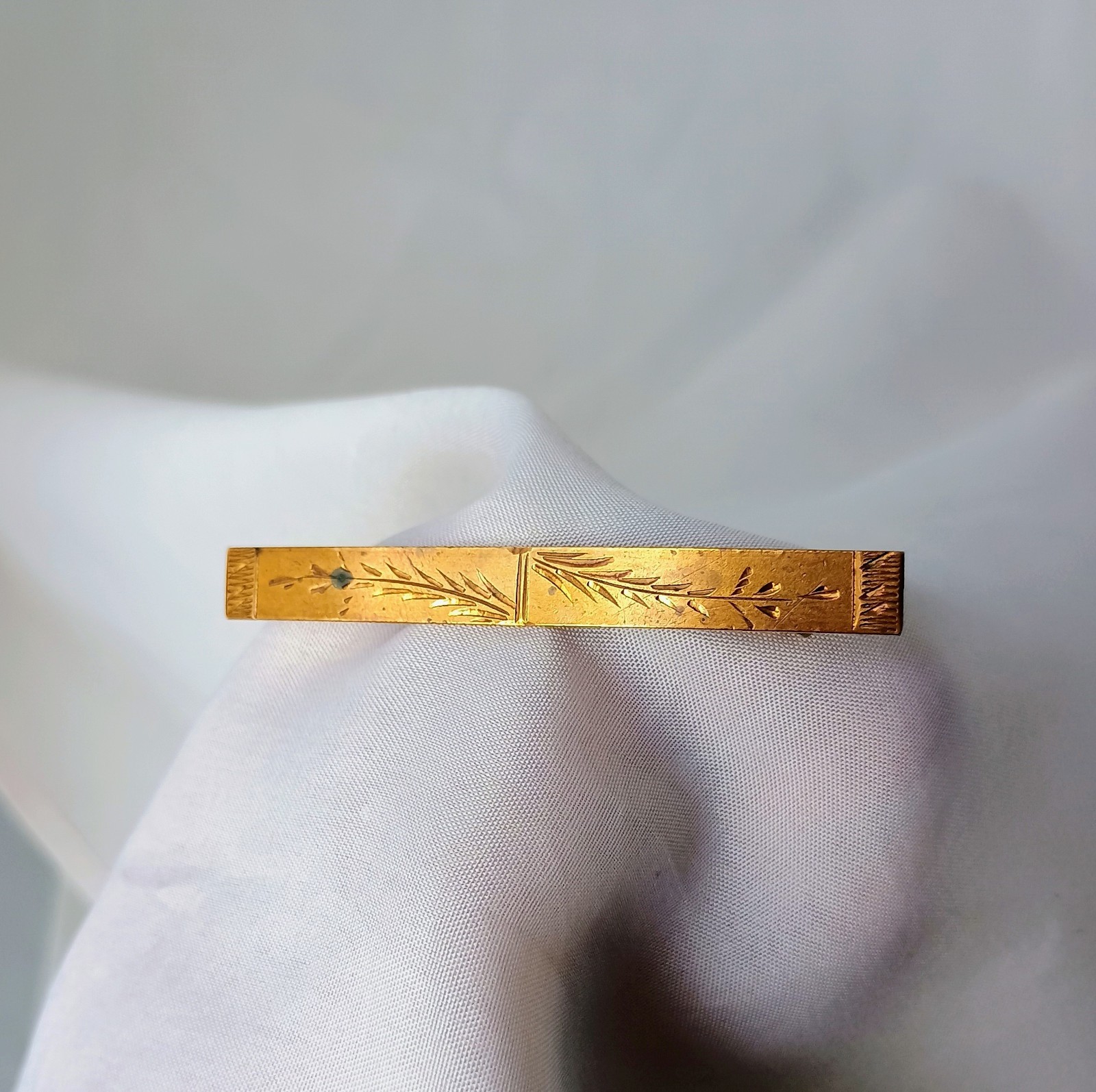 Vintage Unmarked Etched Gold Filled Elongated Brooch Pin 2.5″