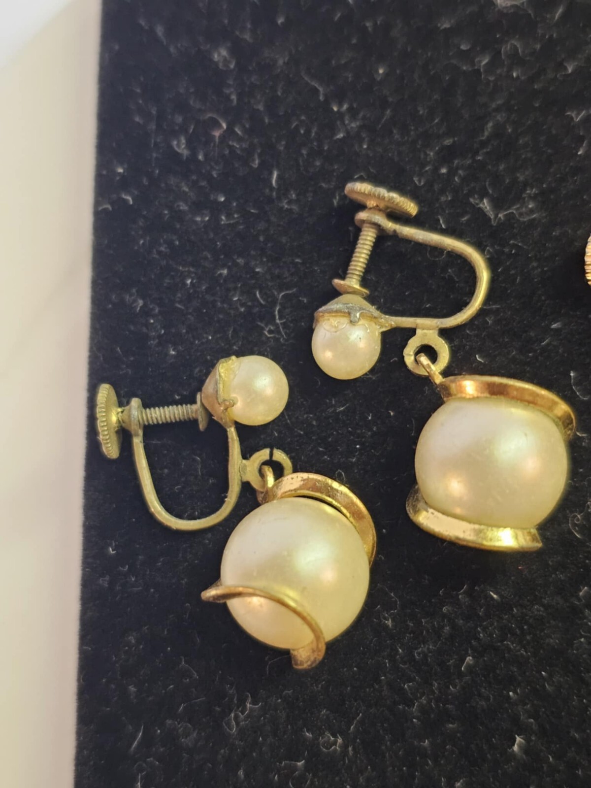 Lot of 11 Pairs- vtg Earrings w/ Faux Pearl costume jewelry Avon, Monet Mixed