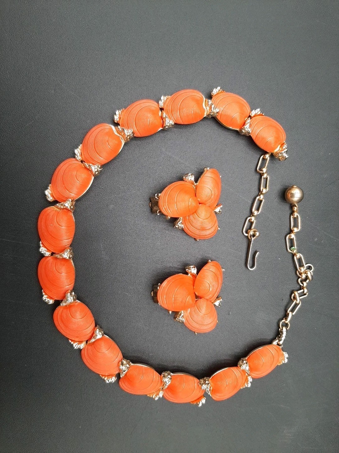 Vtg 60s Coral Acrylic Sea Shell Necklace And Clip-On Earrings Set 16″ Rare Find