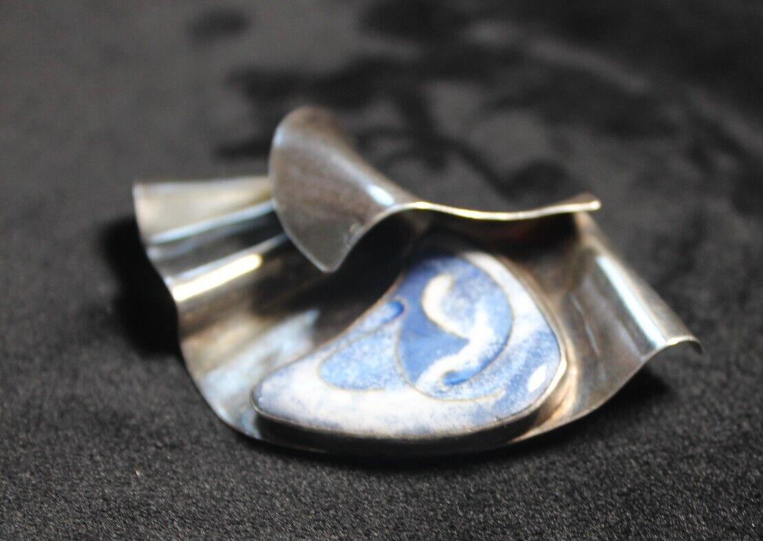 Donna McAfee 1987 Rippling Wave Sterling Silver Enamel Modernist Brooch Pendant