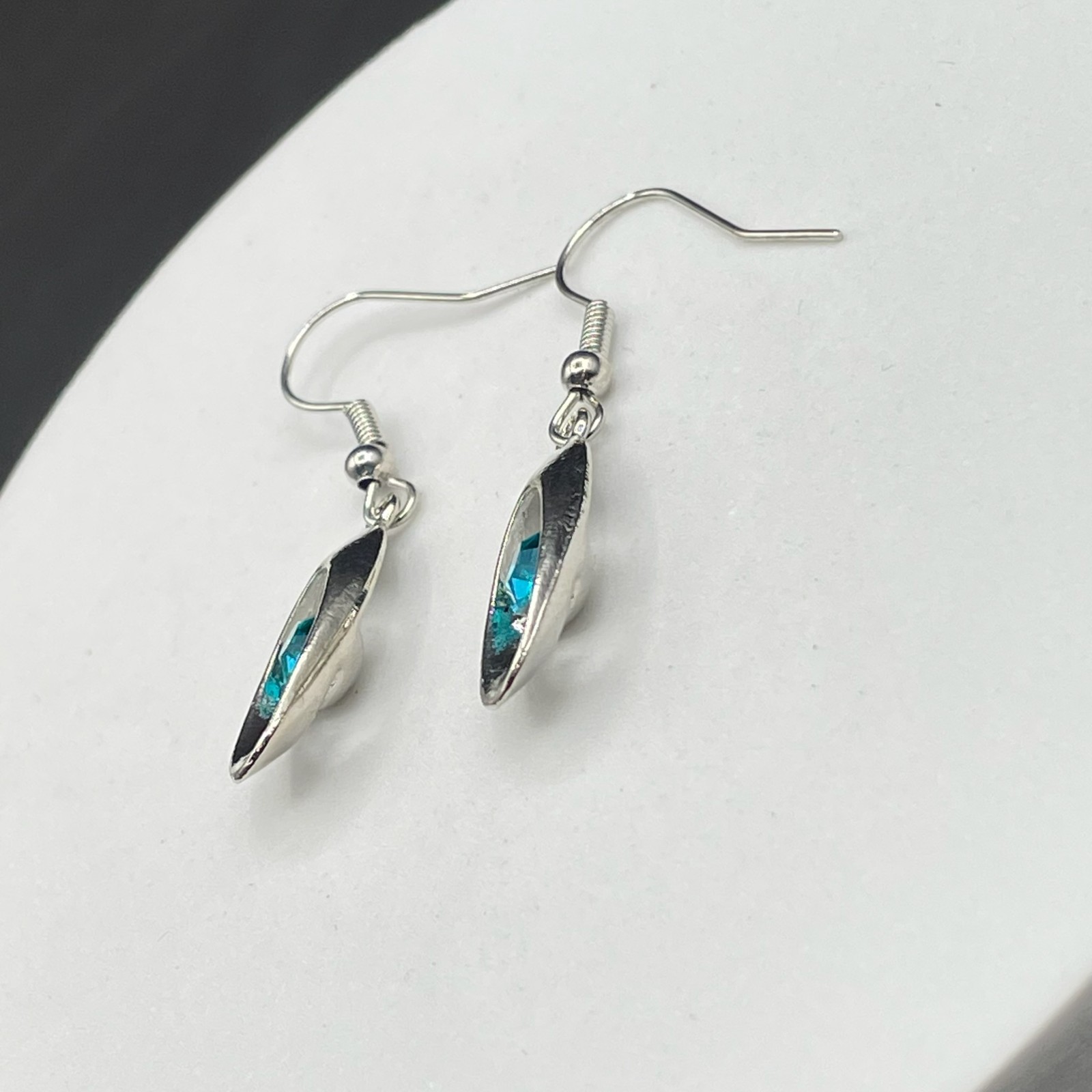 Vintage Oval Blue Glass Topaz Gemstone Silver-Tone Aluminium Hook Earrings