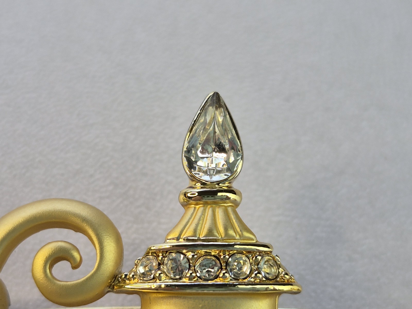 Genie Lamp Brooch AJC Matte Gold Tone Finish Rhinestone Aladdin Costume Pin