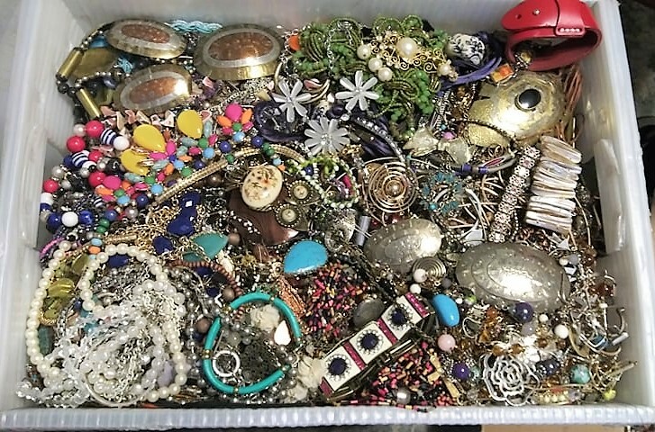 Vintage – Mod Jewelry Pieces Craft Lot Jewelry Making Parts Tangles Some Good In