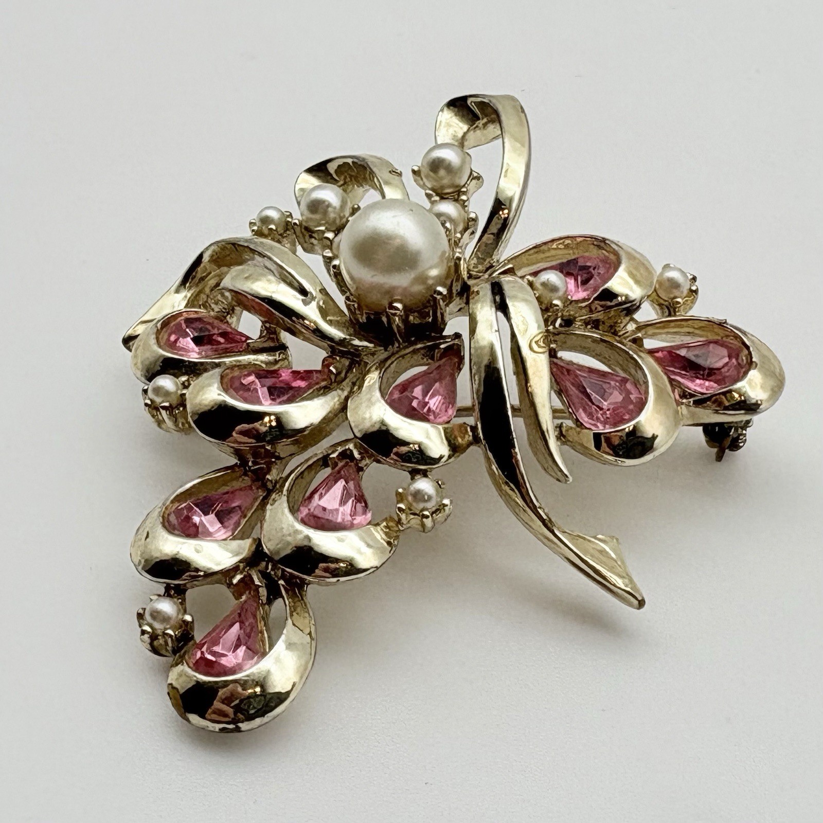 Vintage Bundle Of Grapes Faux Pearl Pink Teardrop Rhinestone Gold Tone Brooch