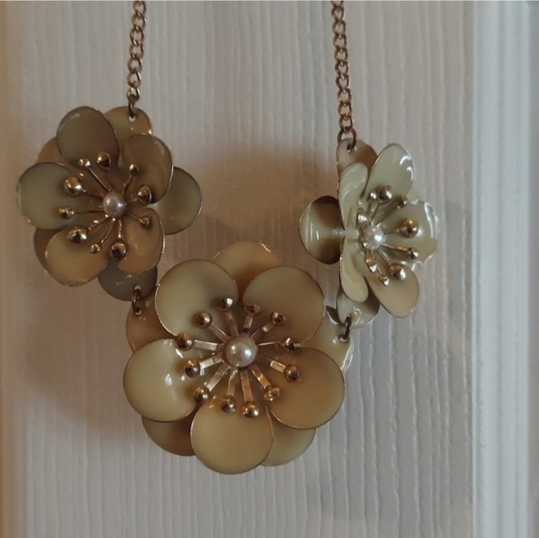 Y2k Enamel and Goldtone Triple Daisy Bib Necklace EXCELLENT!