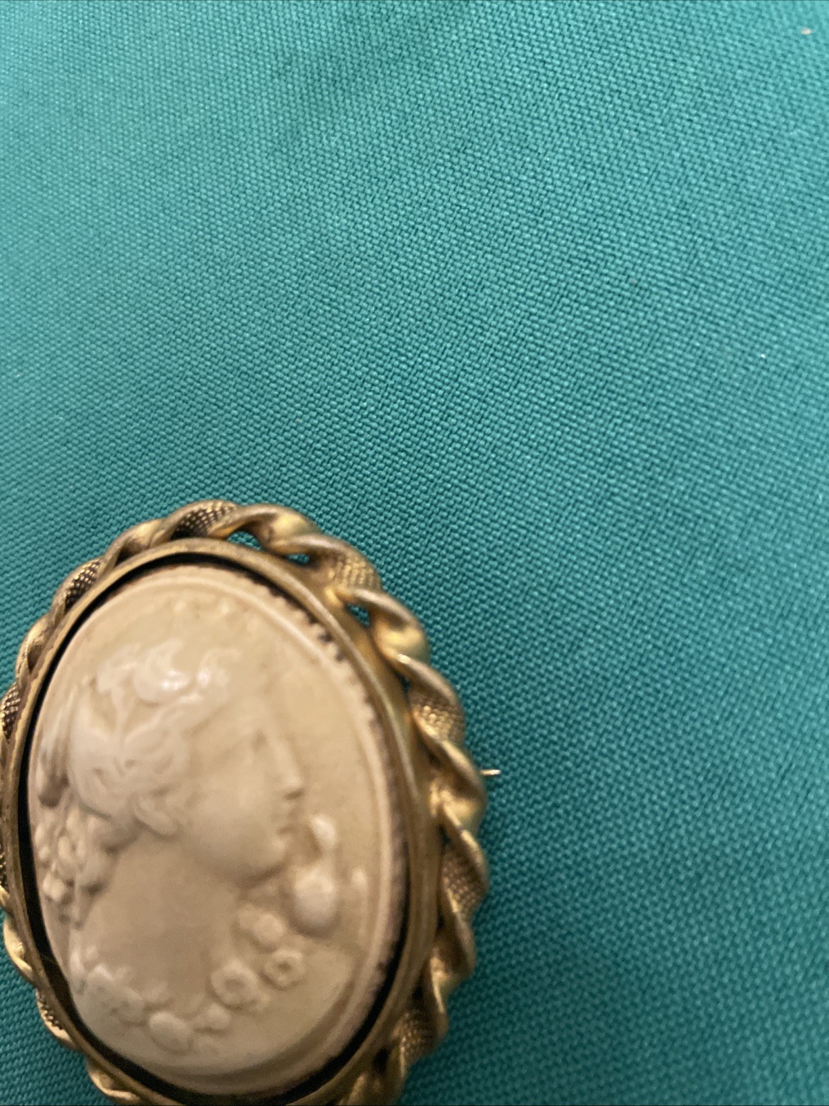 Antique BEAUTIFUL Carved SIDE PORTRAIT Cameo Brooch 2.25” High Relief