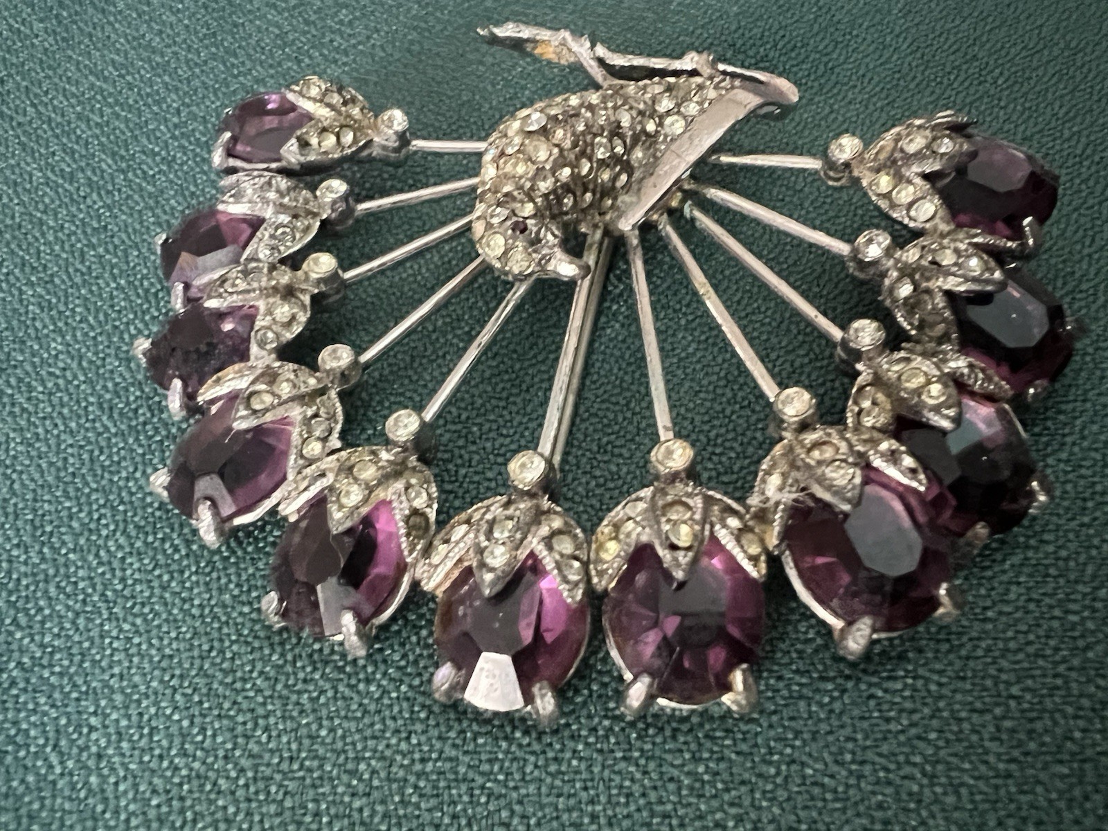 STUNNING VINTAGE 30s-40s HUGE PEACOCK BROOCH PURPLE TAIL FEATHER STONES