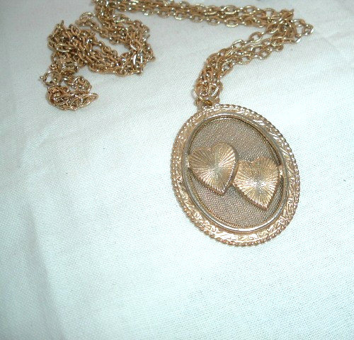 Victorian Golden Hearts Pendant Necklace 34″ Double Link Chain