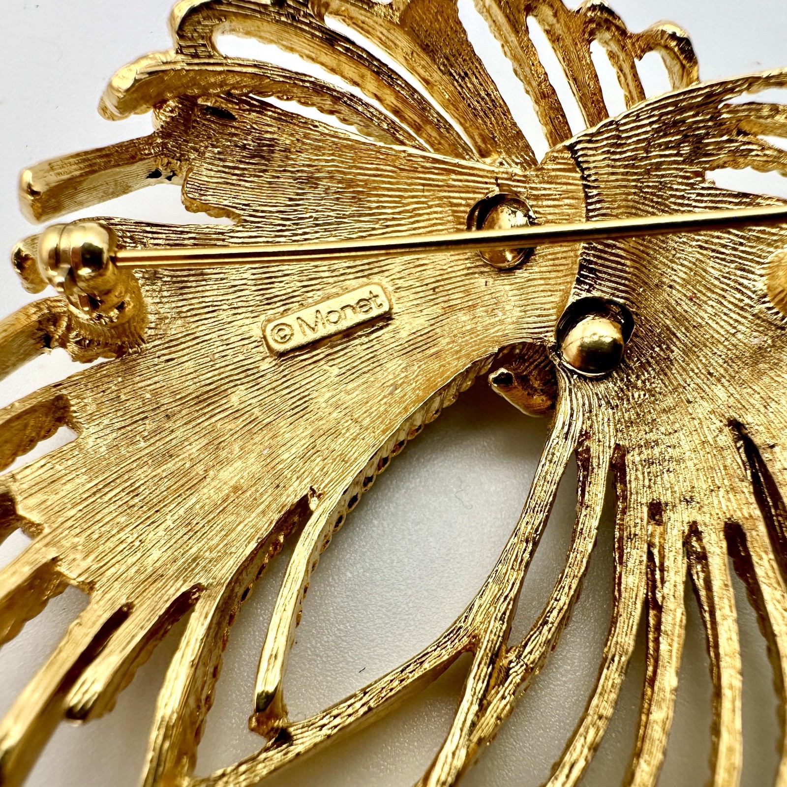 VTG MONET Cordelia Mirador Brooch Gold Tone Fire Works Knotted Rope Pin 2”