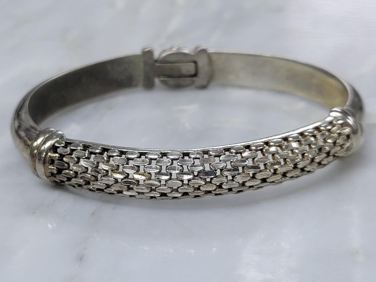 Vintage Sterling Silver Cut-Out Hinged Bangle Bracelet ~ 6-3/4″ ~ 19g ~ 11-I901