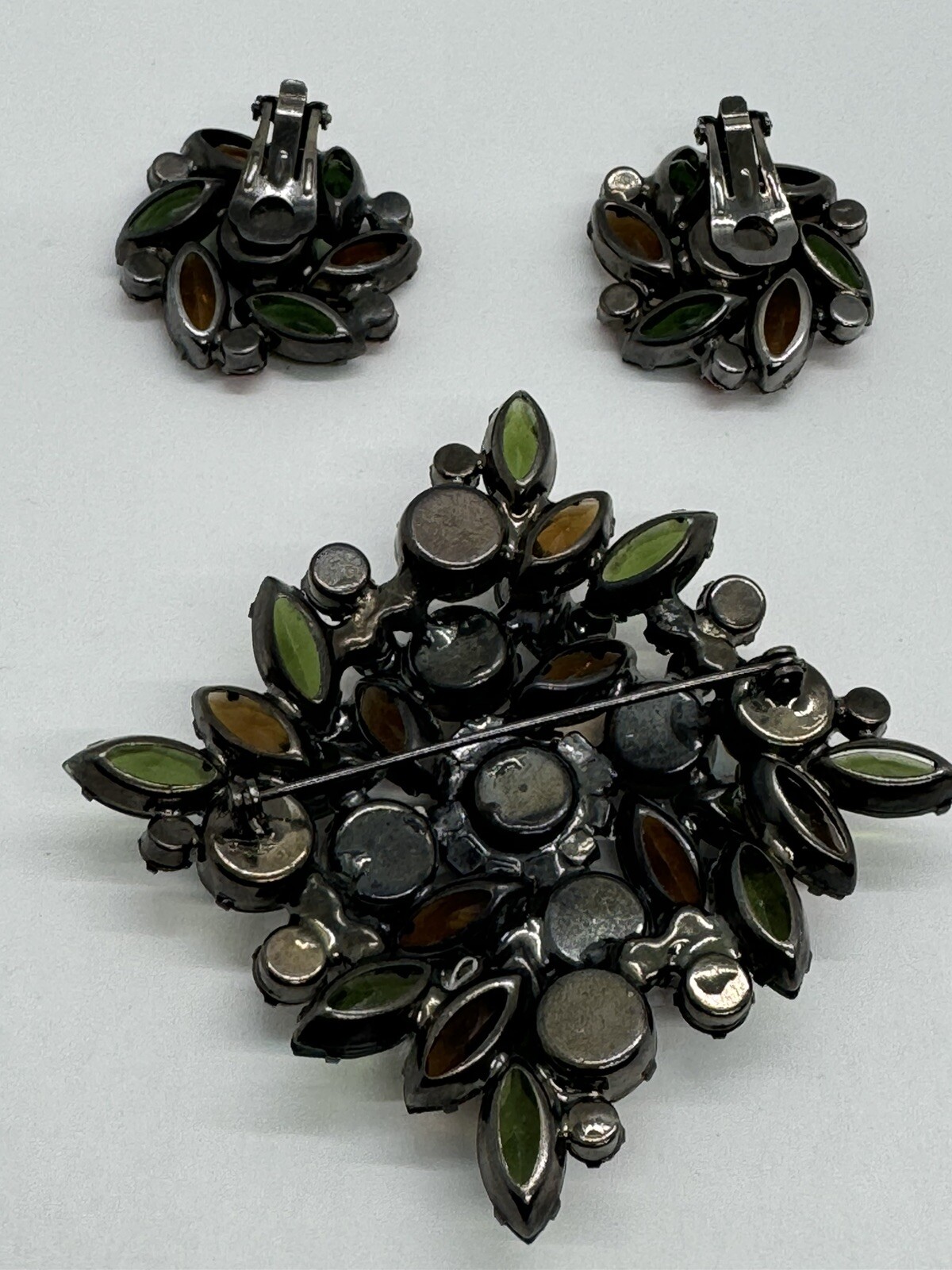 Vintage Juliana Delizza and Elster Brooch and Clip Earrings Set Multicolor
