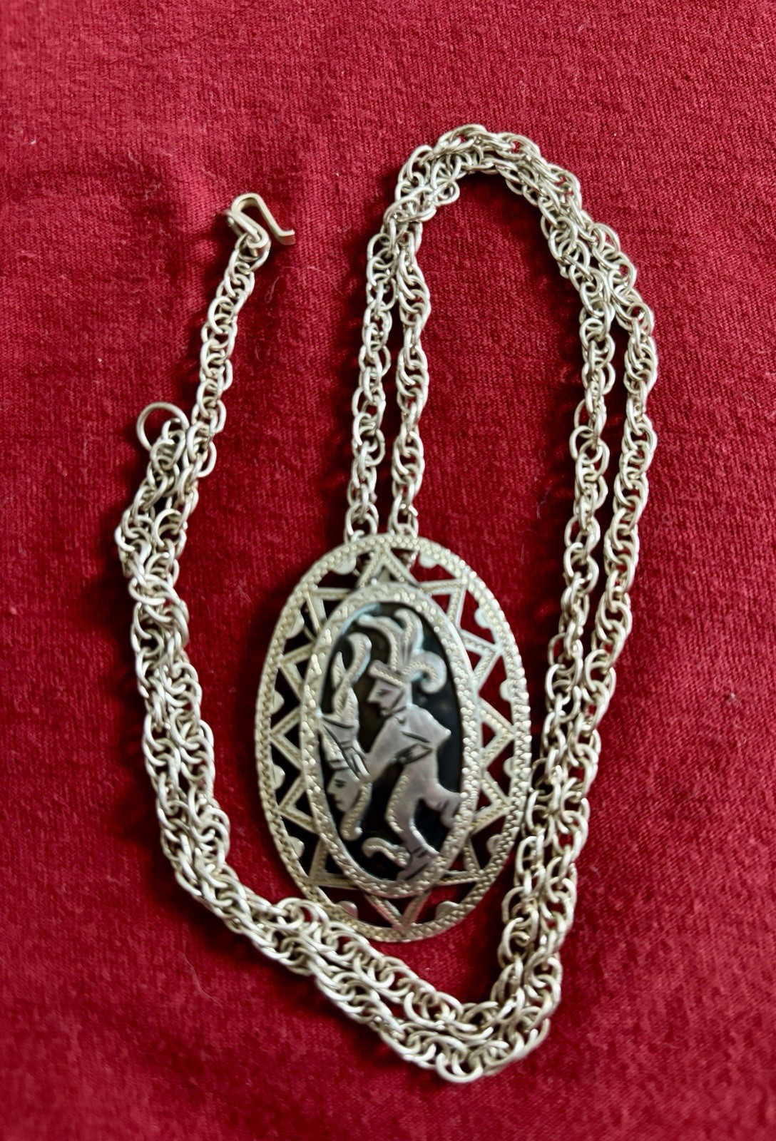 Sterling Pandantiv & Brooch, Chain 23 Inch Long Aztec Depicting