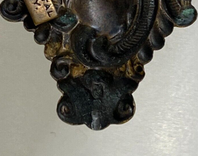 UNUSUAL VINTAGE STYLE METAL SPEC NY BLUE STONE CENTER DECORATION PIECE