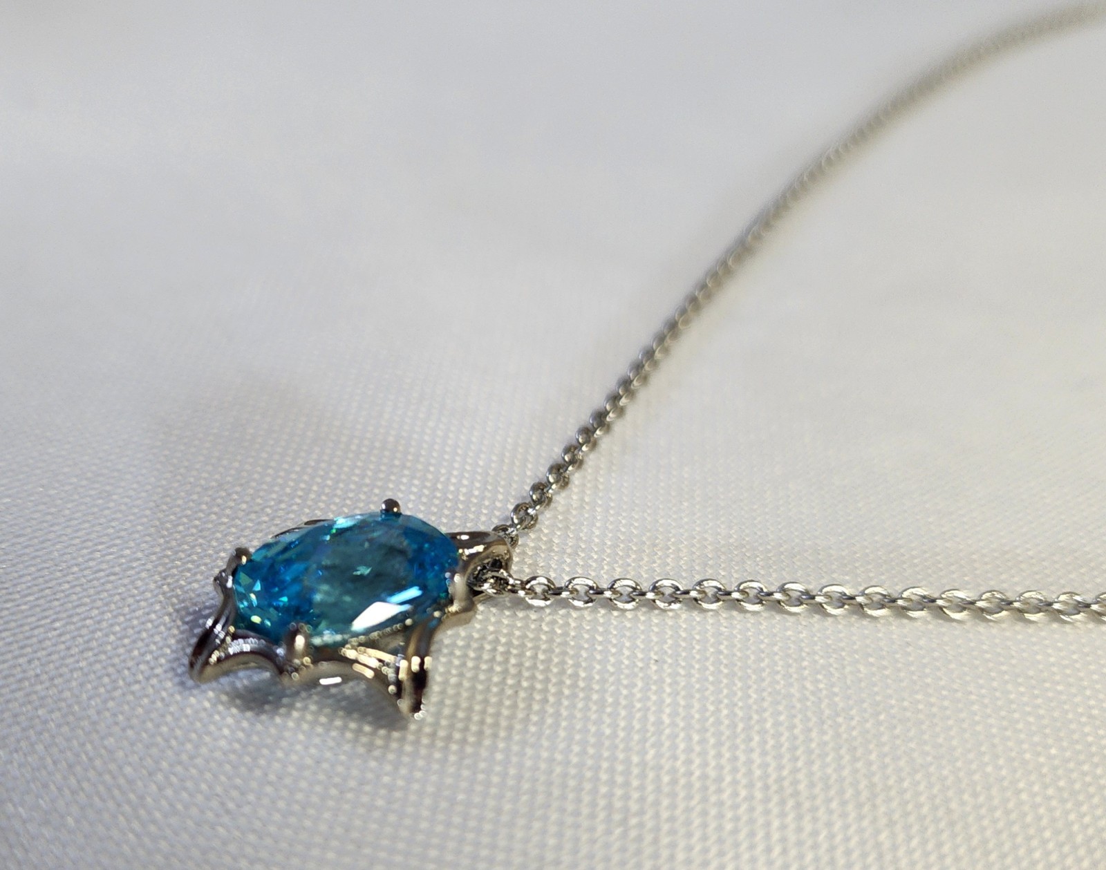 Vintage Silver-Tone Pendant Necklace Oval Cut Blue Stone
