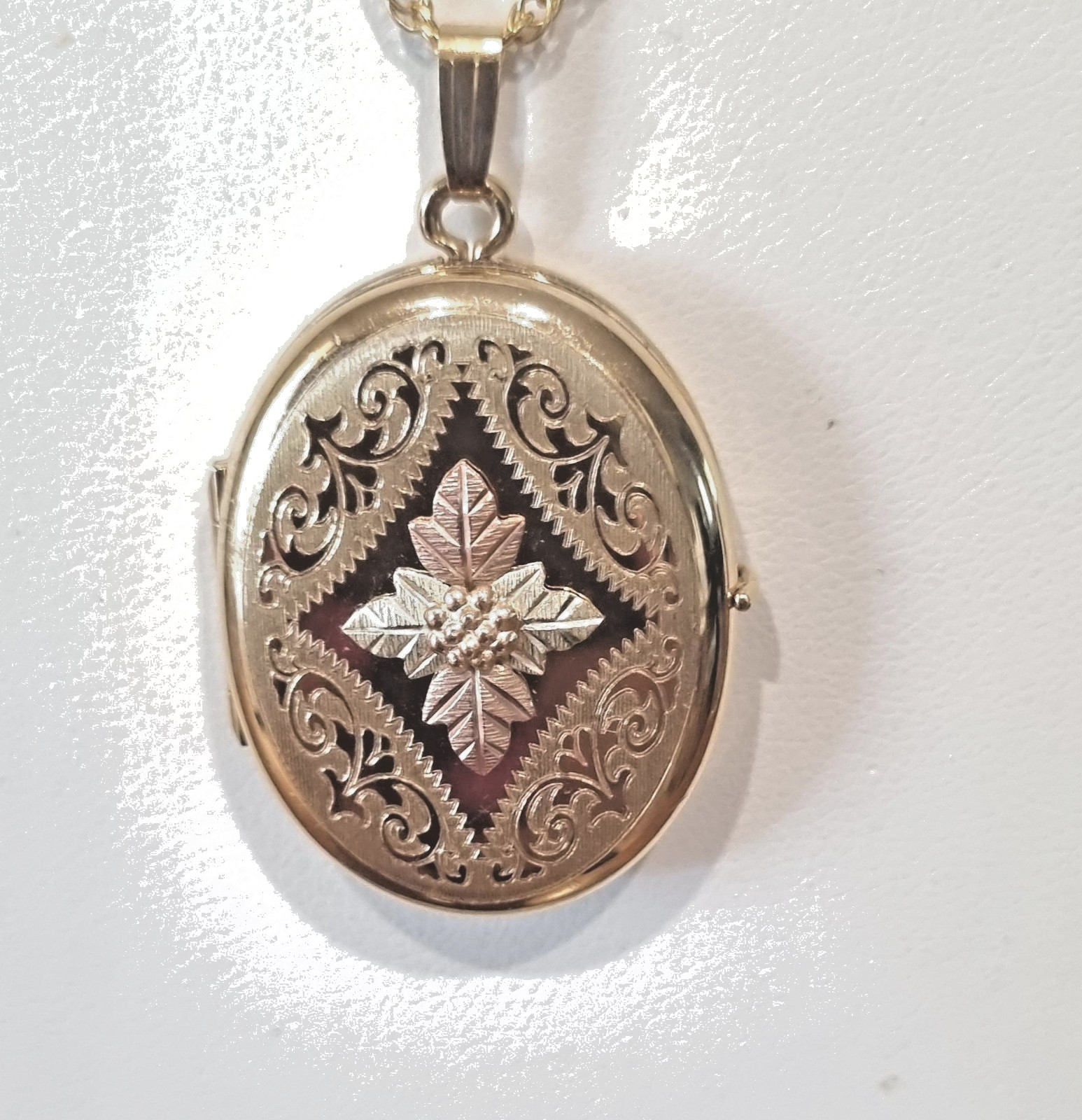 Vintage 14k Gold Fill Locket Black Hills 10k 12k Gold 4 Photo USA made See video