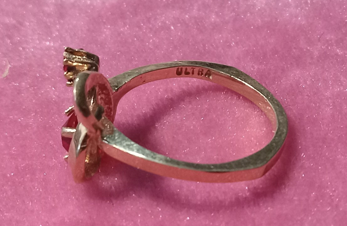 14K Yellow Gold Swirl Ribbon Bow Ring size 6.5 with Red stones 3.4 G Retro style