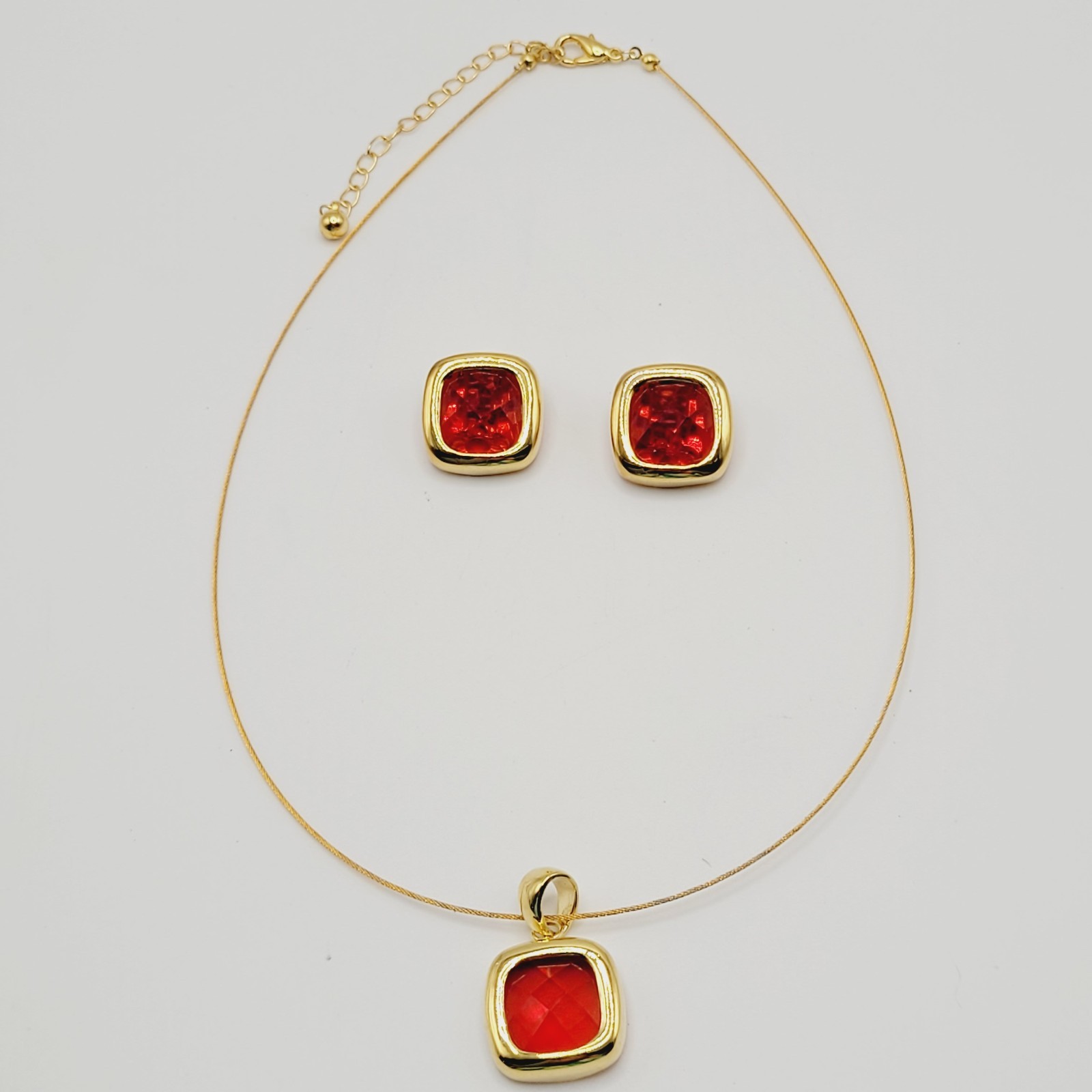 Red Glass Faceted Cushion Cut Bezel Gold Tone Wire Necklace Clip On Earrings Set
