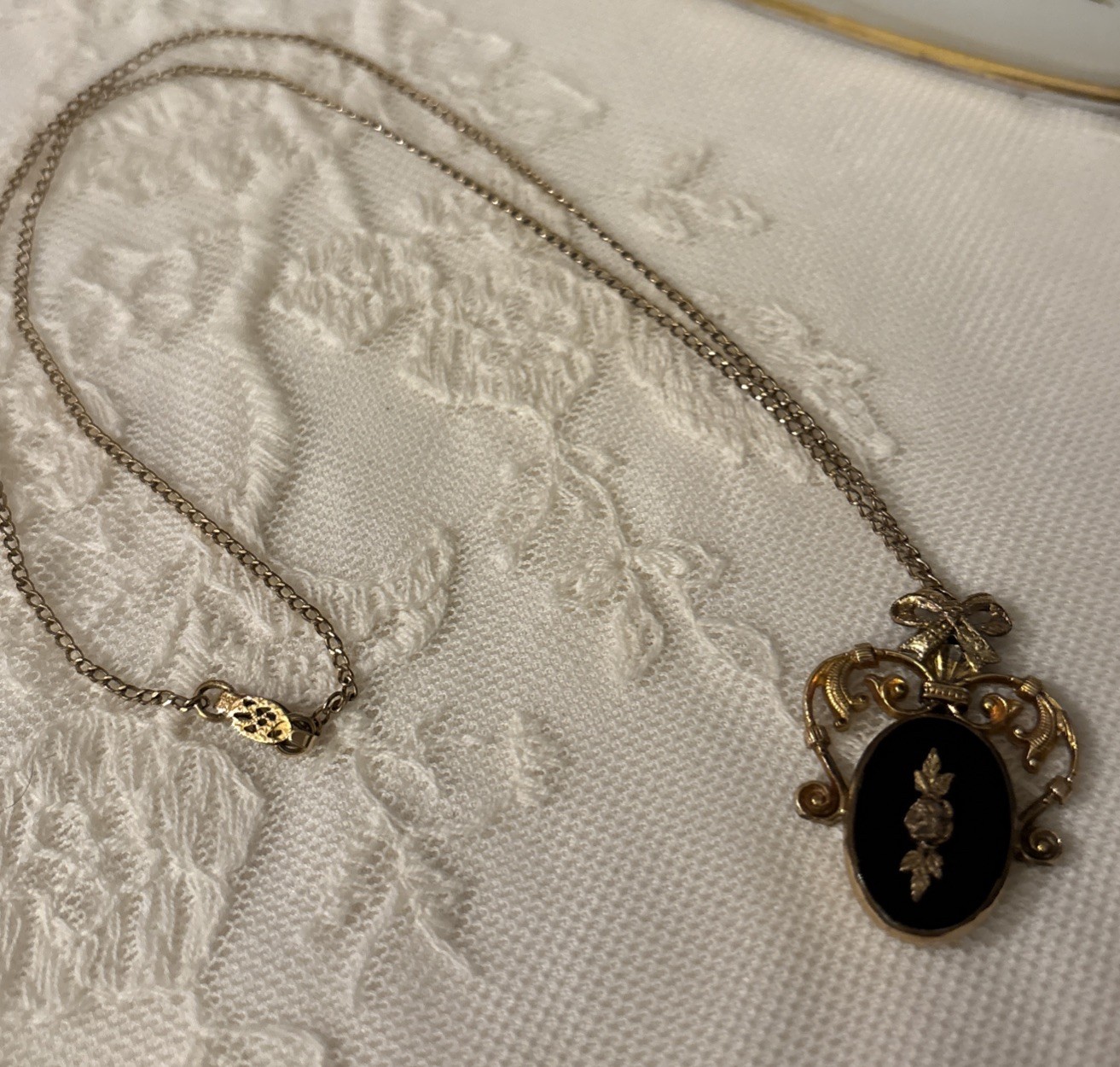 J.J. White Black Onyx And 12k GF Pendant And Chain Necklace-Vintage