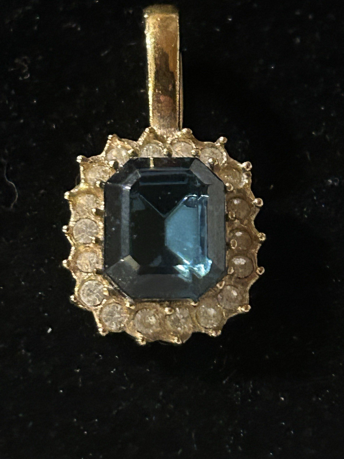 Vintage ROMAN Signed Crystal Rhinestone Pendant Green Emerald Cut Gold Tone VTG
