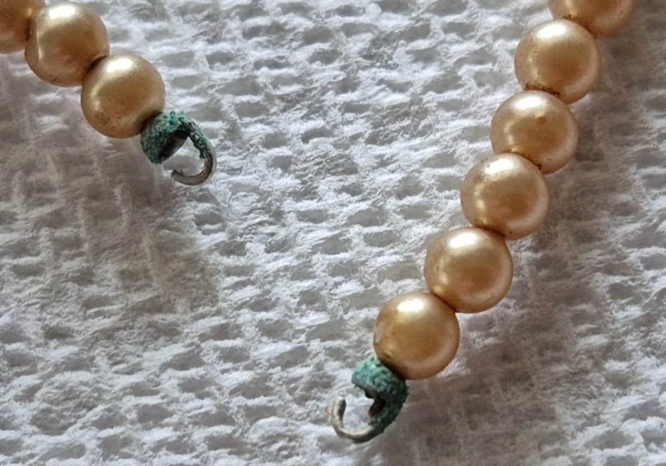Vintage GOLD Faux Pearl Necklace graduated by size 15″ NEEDS CLASP