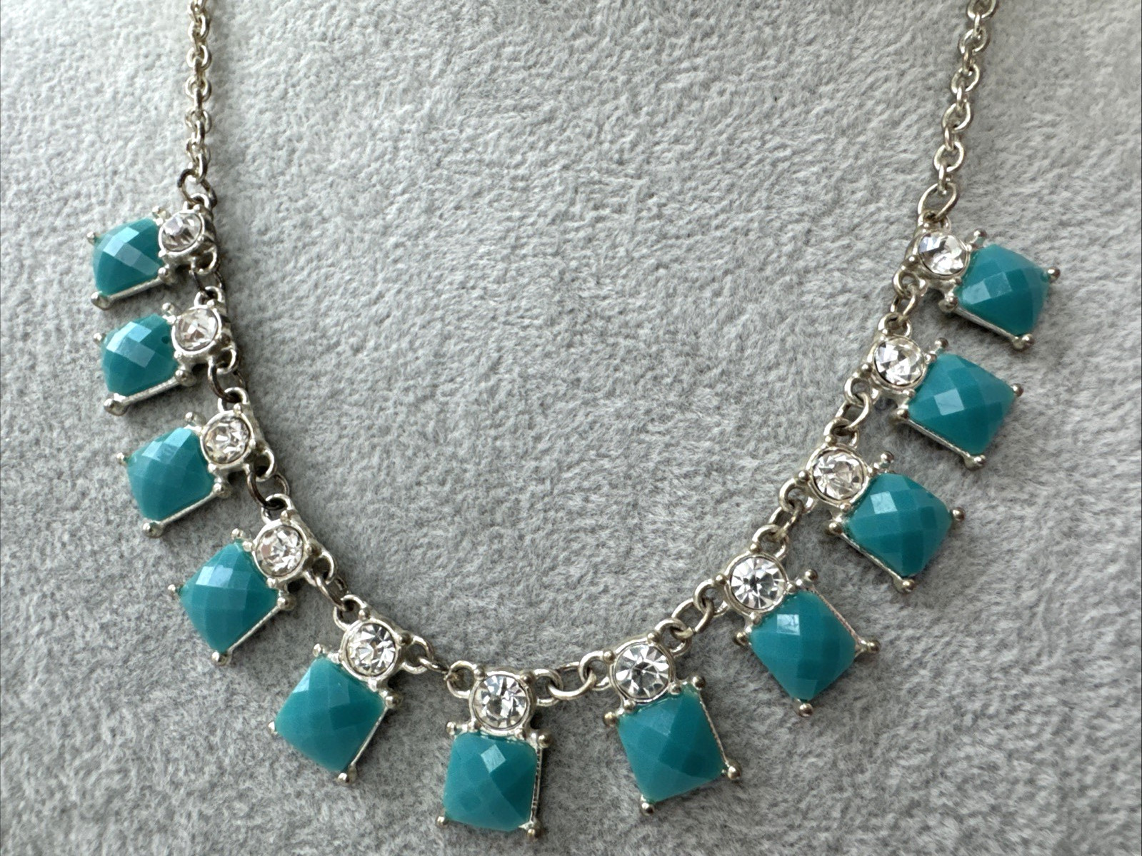 MILLENIALCORE VTG teal turquoise y2k 2000s 90s colorful Modernist Bib Necklace