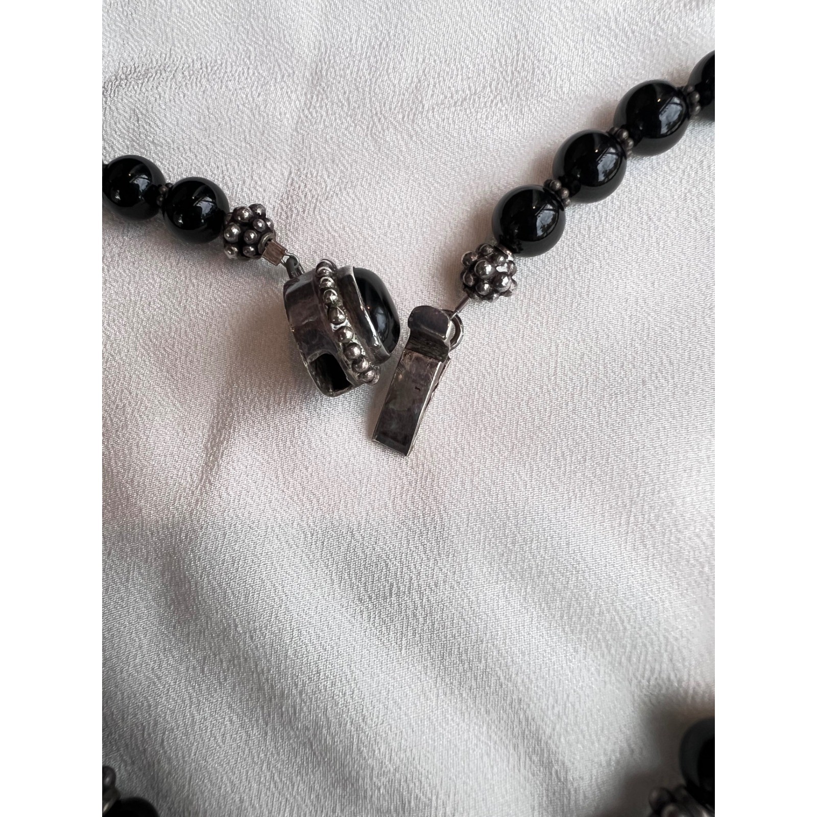 VTG Modernist Black Onyx Beaded Necklace/Silver Geometric Articulated Pendant