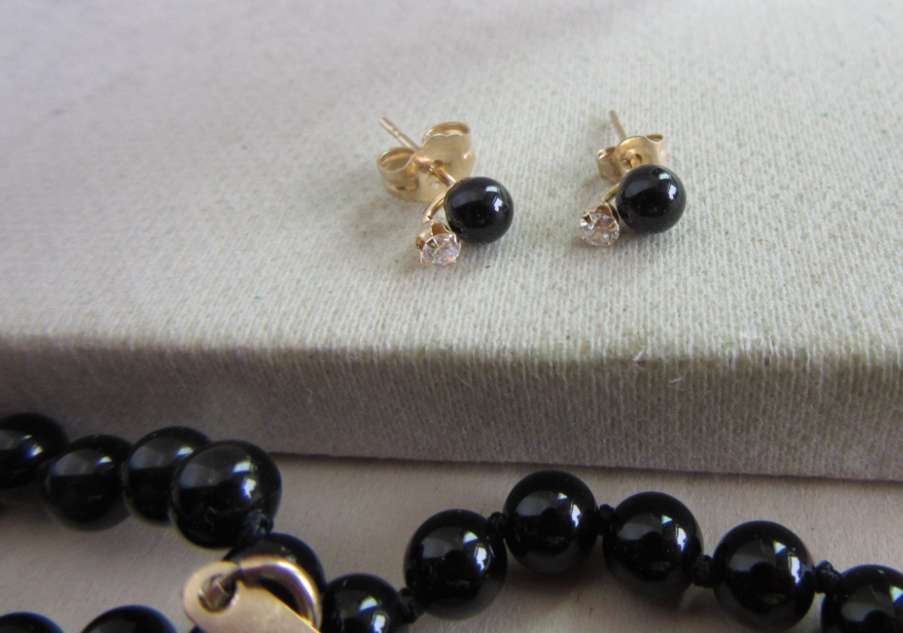 14kt gold Onyx w/diamond accent pierced earrings and Onyx beaded necklace set