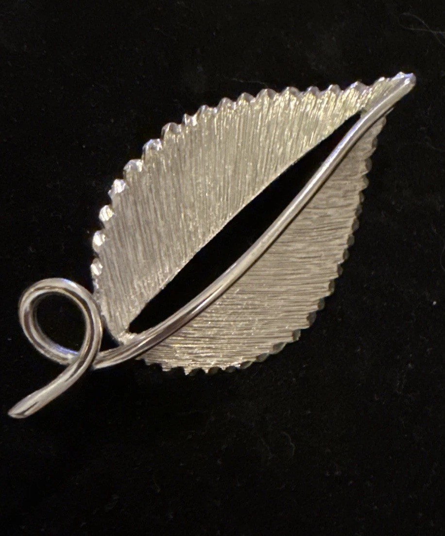 Vintage Silver Tone Leaf Brooch Pin Brushed Textured Swirl Stem 3” Nature