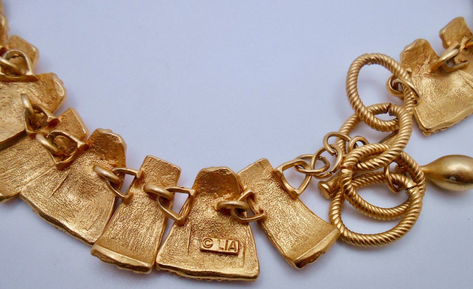 Vintage LIA Signed LIANNA Egyptian Style Link Necklace Gold-tone 18-20″ N44