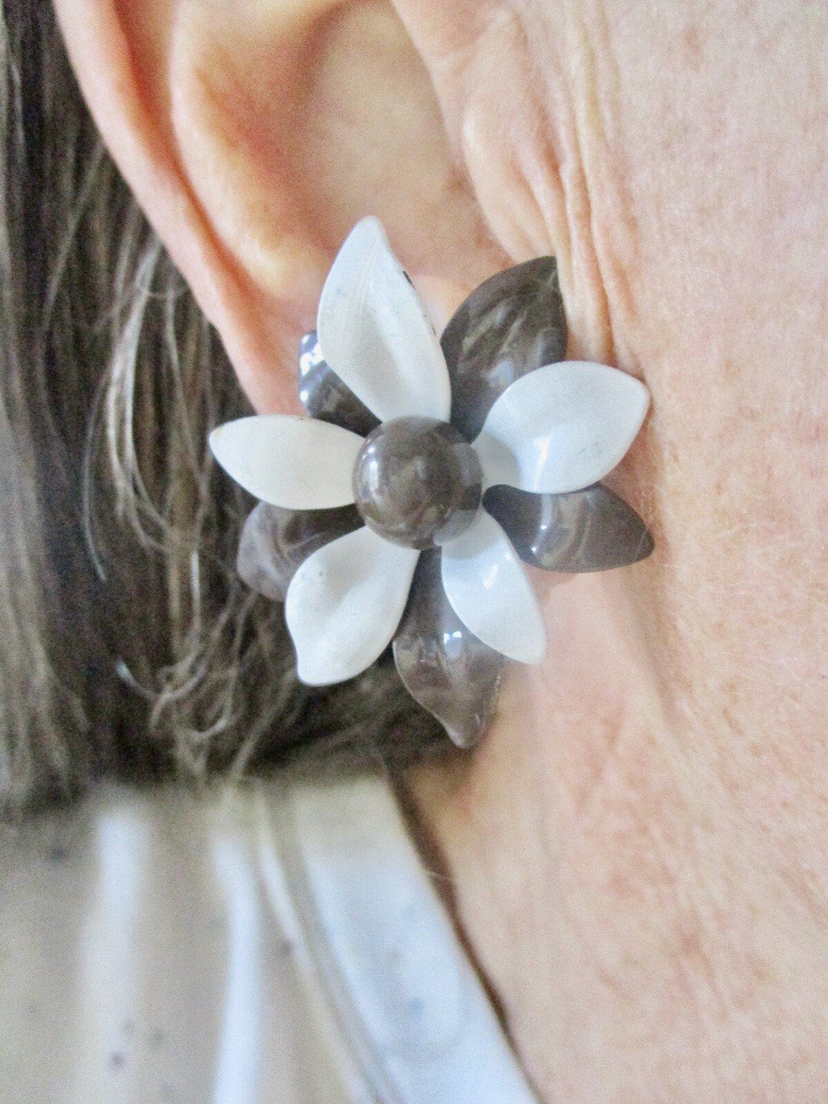 Vintage-1960’s Mod White & Brown Flower Clip Earrings