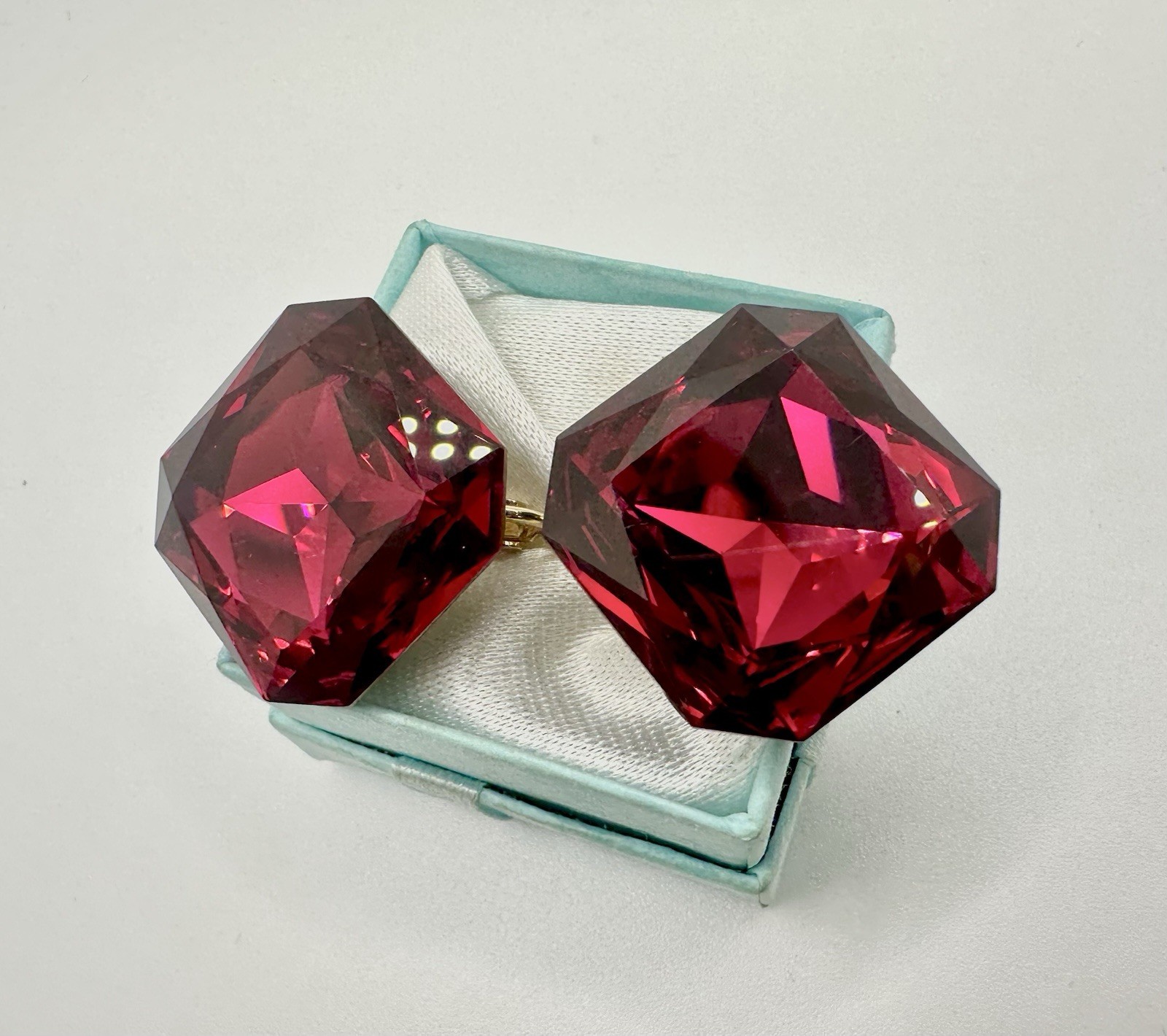 VTG Fuchsia Pink Red Crystal? Clip Earrings Gold Tone Runway Designer Rare Read