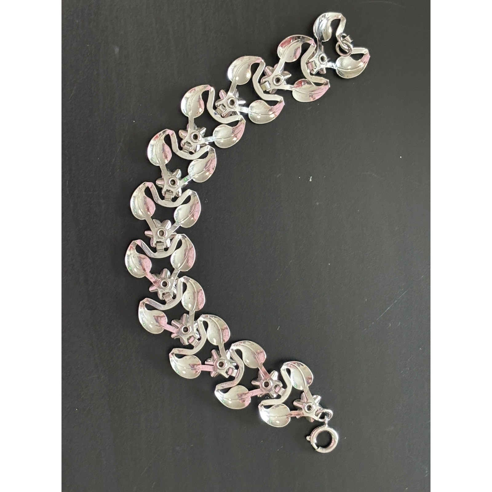 Vintage Lightweight Silvertone Cut-Out Leaves w Daisy Flowers & Clear Rhinestone