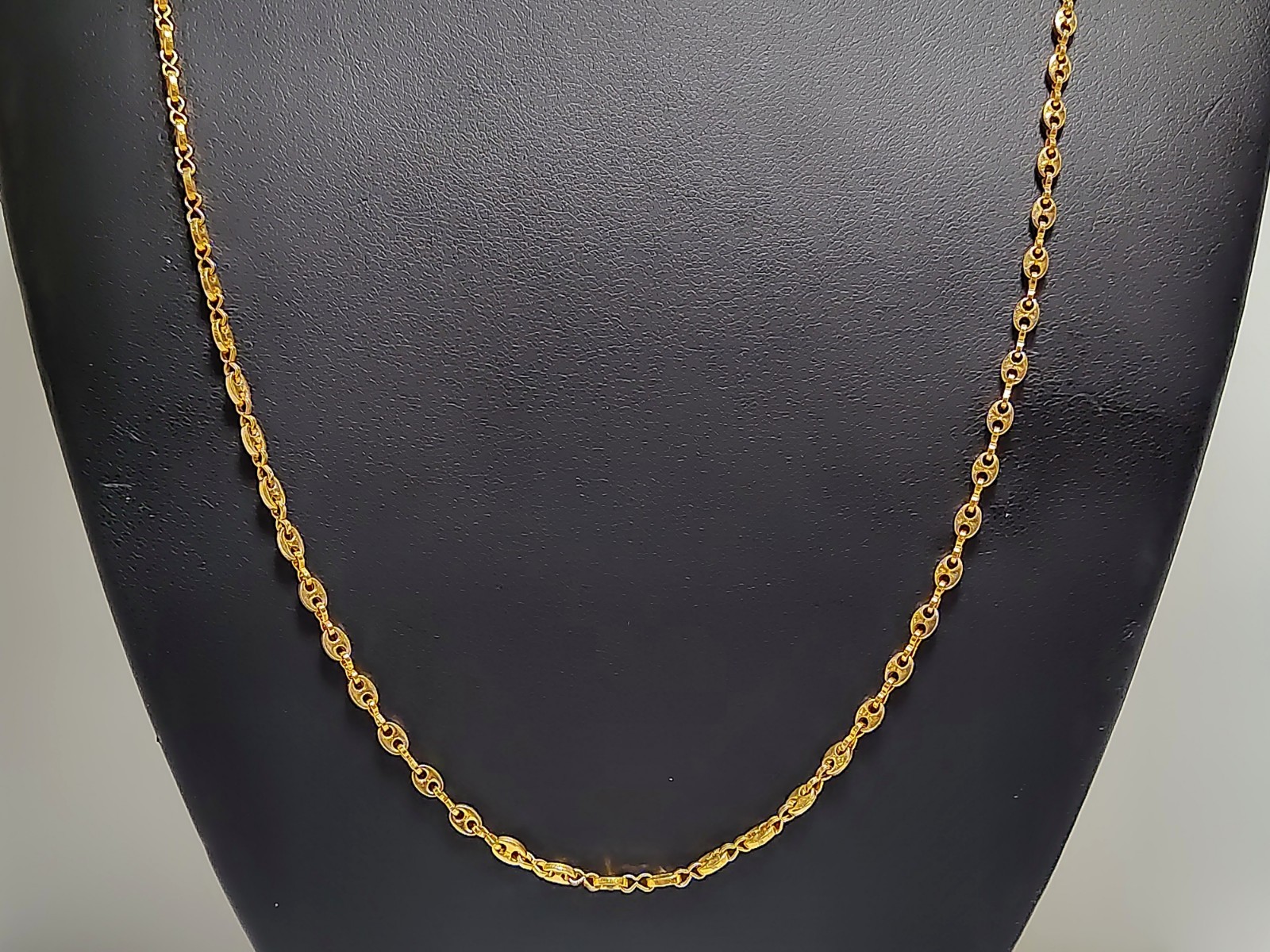 Beautiful Vintage signed MONET 24″ X-Long Gold Tone Chain Link Necklace