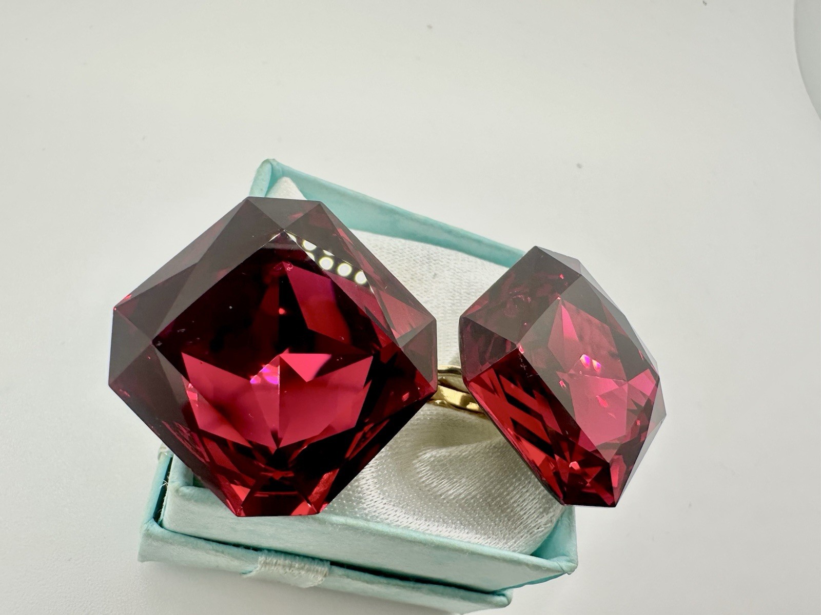 VTG Fuchsia Pink Red Crystal? Clip Earrings Gold Tone Runway Designer Rare Read