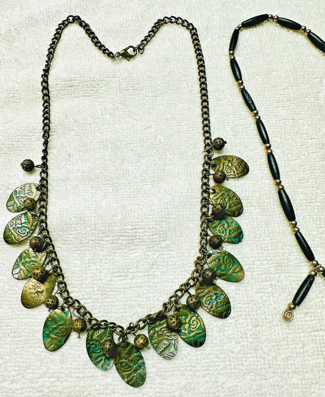4 Collar Necklace Lot Green Black Red Gold Bead Dangles n0273
