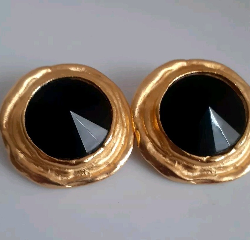 Vintage Black Glass Rivoli Stone Matte Finish Clip On Earrings. Gold Tone Finish
