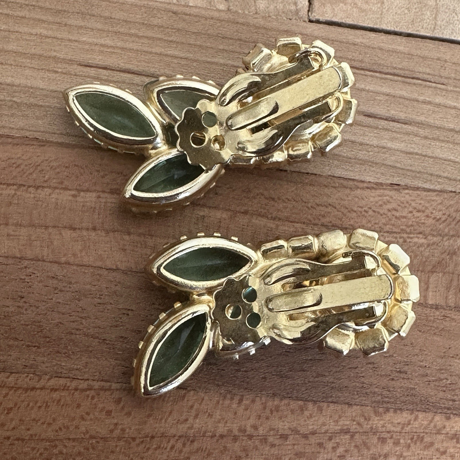 VTG MCM Artisan Brooch 3.5 Inch Earrings Set Green Crystal Gold Floral Leaf USA