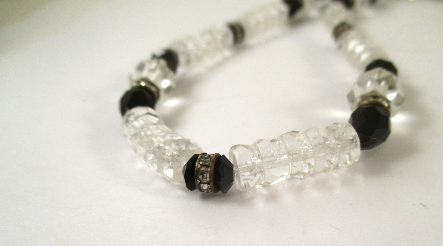 Vintage BLACK & CLEAR GLASS RHINESTONE RONDELLE BEADED NECKLACE 31-1/4″