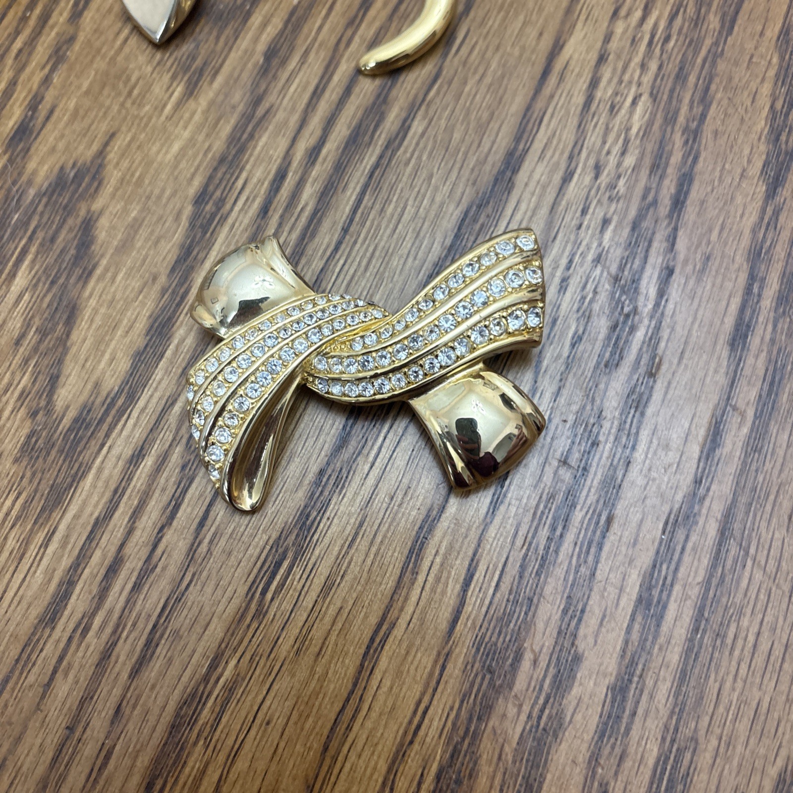Set Of 4 Vintage Brooches Golden Tone Different Shapes