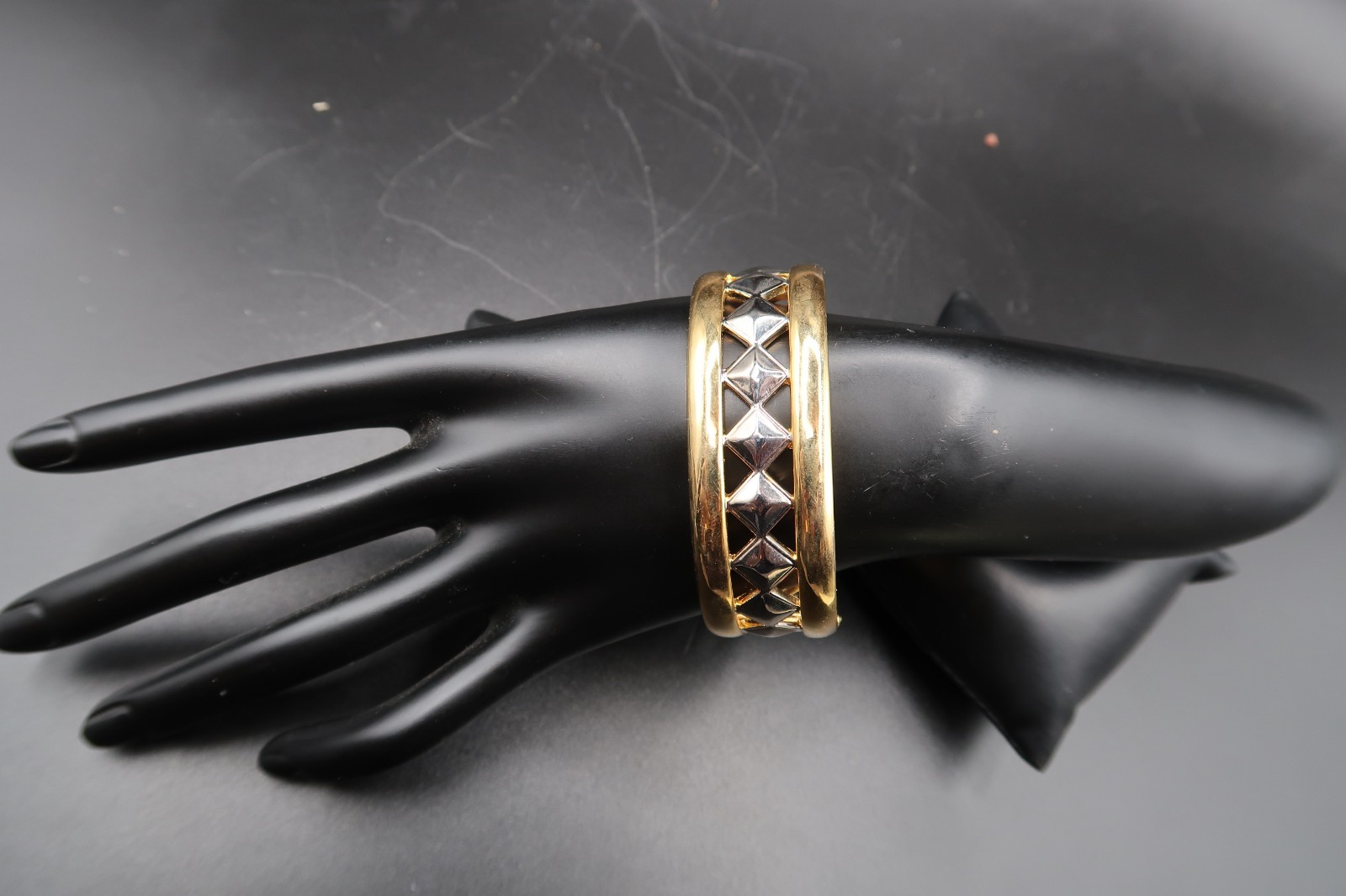 Vtg Gold & Silver Tone Hinged Clamp Bangle w/ Diamond Pattern & Open Work Design