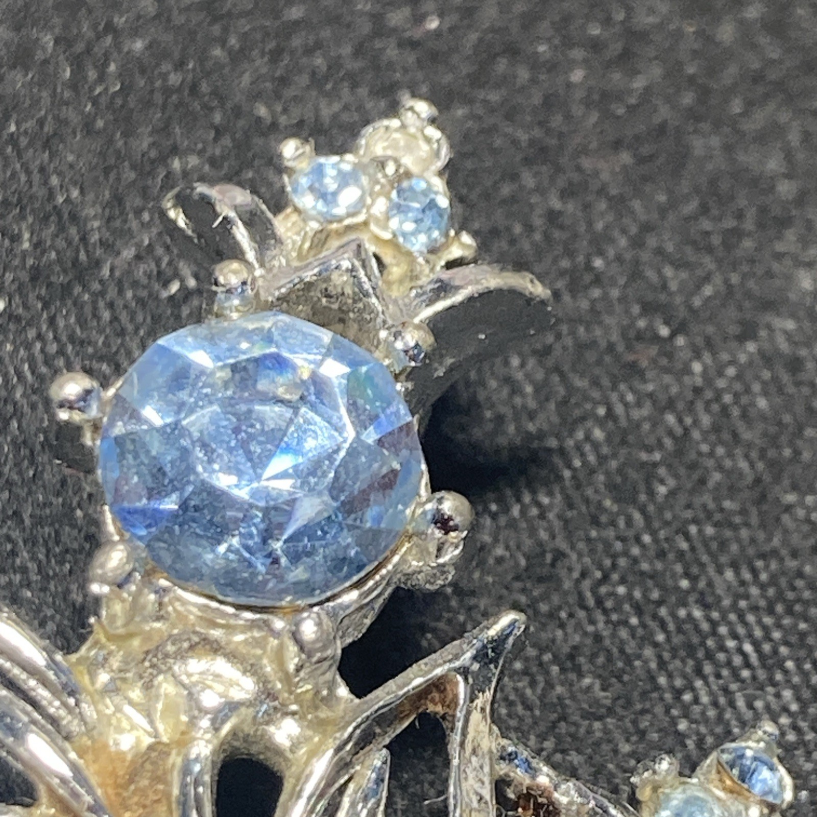 Brooch Pin Silver Tone Baby Blue Rhinestone Leafy Floral Flower Bouquet 2.25″ pr
